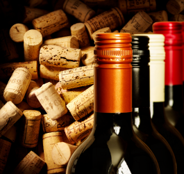 Les bouchons de Liège et les capsules à vis : Quel choix pour vos bouteilles de vin ?